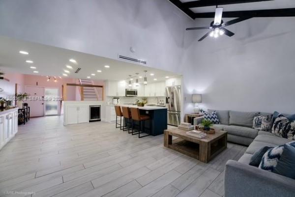 Villas Central, 1231 E Golfview Dr, Pembroke Pines, Florida 33026, image 1