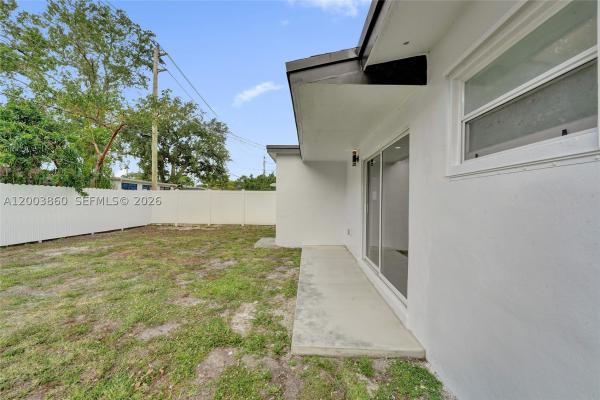 Linwood Gardens, 6442 Oak St, Hollywood, Florida 33024, image 2