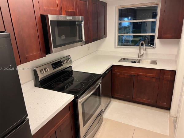 Village At Dadeland, 7324 SW 82nd St #B210, Glenvar Heights, Florida 33143, image 1