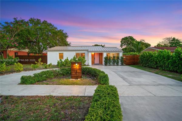 Dixie Gardens, 1360 NE 138th St, North Miami, Florida 33161, image 2