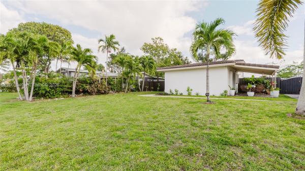 1300 NE 204th St, Unincorporated Dade County, Florida 33179, image 1