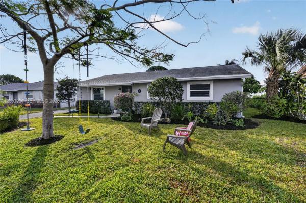 Eastview Manor, 219 E Whitney Dr, Jupiter, Florida 33458, image 2