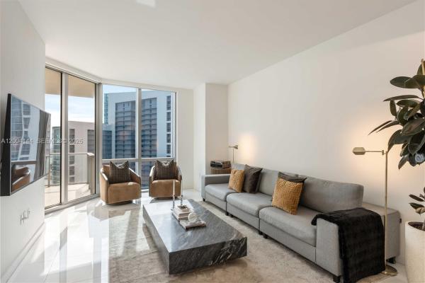 Paramount Miami Worldcenter, 851 NE 1st Ave #4405, Miami, Florida 33132, image 1