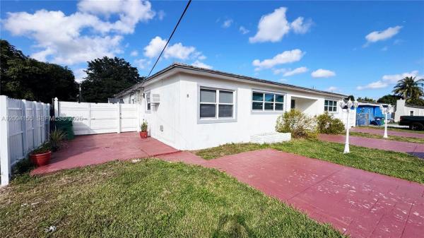 Biscayne Palms, 165 NE 162nd St ##B, North Miami Beach, Florida 33162, image 1