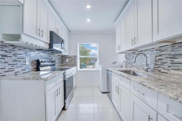 5222 SW 139th Pl, Unincorporated Dade County, Florida 33175, image 1