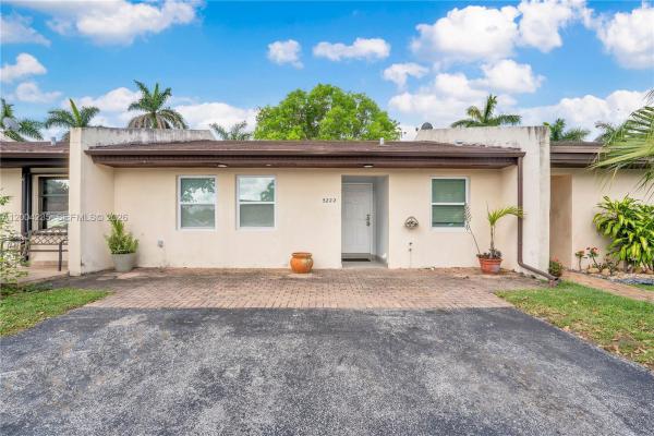 5222 SW 139th Pl, Unincorporated Dade County, Florida 33175, image 3