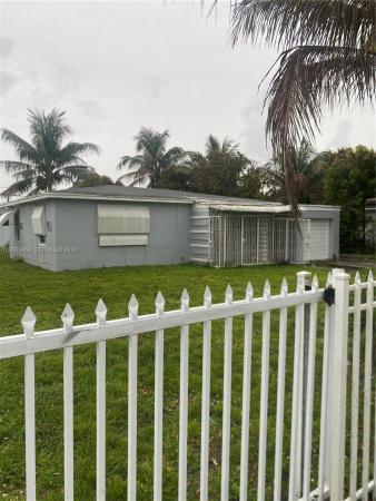 1070 NW 147th St, Unincorporated Dade County, Florida 33168, image 1
