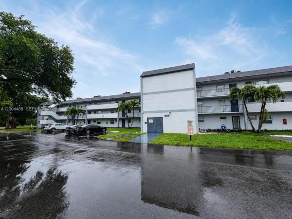 Sands Point, 8421 Lagos De Campo Blvd #301T, Tamarac, Florida 33321, image 1