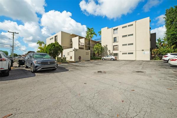709 Curtiss Parkway, 709 Curtiss Pkwy #23, Miami Springs, Florida 33166, image 3