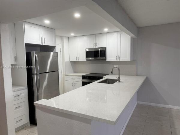 Dadeland Place, 9001 SW 77th Ave #C709, Unincorporated Dade County, Florida 33156, image 3