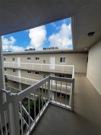 Village Of Kings Creek, 8103 Camino Real #C-407, Glenvar Heights, Florida 33143, image 3
