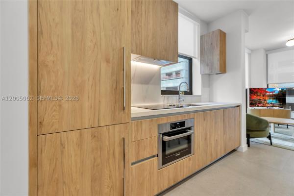 11 NE 6th St #407, Miami, Florida 33132, image 2