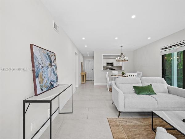 1305 SE 1st St #1-4, Fort Lauderdale, Florida 33301, image 1