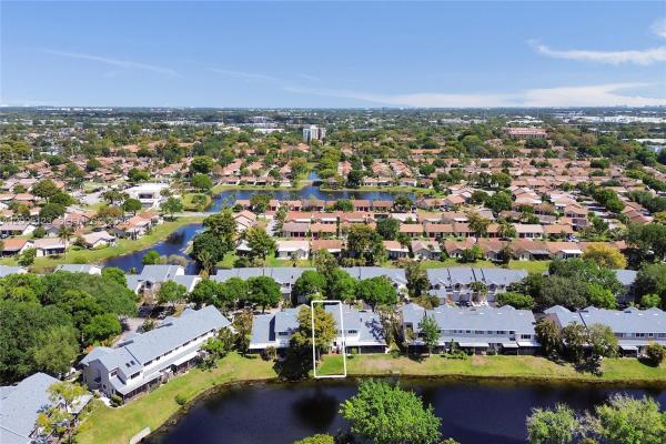 Discovery Pointe, 2062 E Discovery Cir E, Deerfield Beach, Florida 33442, image 1