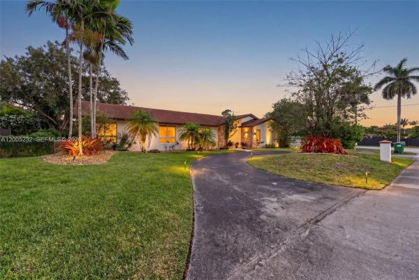 10124 SW 130th Ter, Unincorporated Dade County, Florida 33176, image 1