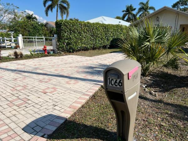1066 Highlands Dr, Naples, Florida 34103, image 2