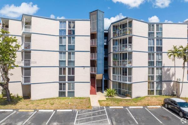 Las Brisas At Country Club Of Miami, 6995 NW 186th St #E509, Hialeah, Florida 33015, image 1