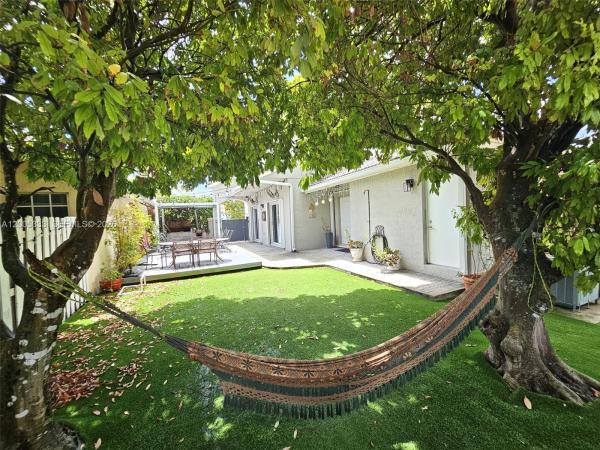 15429 SW 92nd St, Unincorporated Dade County, Florida 33196, image 1