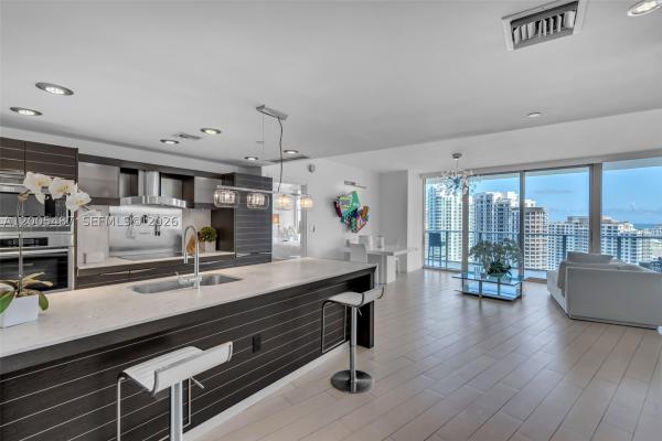 Epic Hotel & Residences, 200 Biscayne Boulevard Way #3407, Miami, Florida 33131, image 3