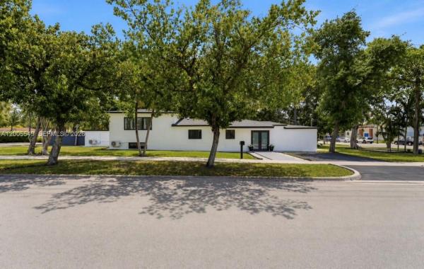 Fulford Heights, 1810 NE 161st St, North Miami Beach, Florida 33162, image 1