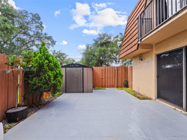 Camelot Gardens, 2532 Camelot Ct, Cooper City, Florida 33026, image 3