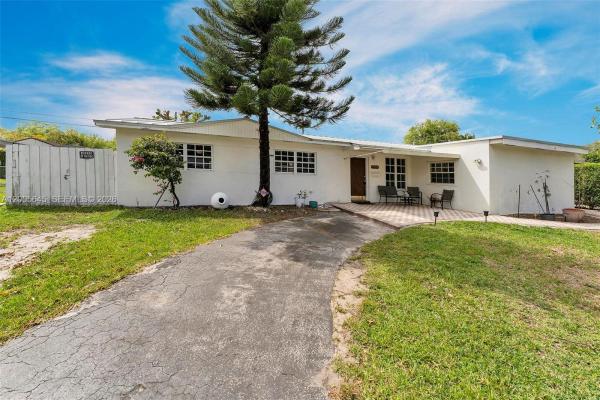 9750 SW 74th St, Unincorporated Dade County, Florida 33173, image 1