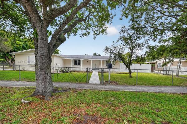 Pine Manor, 341 NW 15th St, Homestead, Florida 33030, image 1
