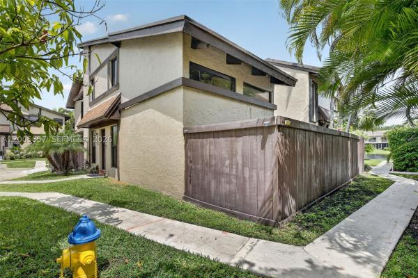 Bayberry Lakes, 2360 Bayberry Dr, Pembroke Pines, Florida 33024, image 1