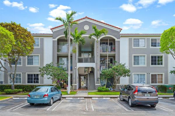 6841 SW 44th St #106, Unincorporated Dade County, Florida 33155, image 1