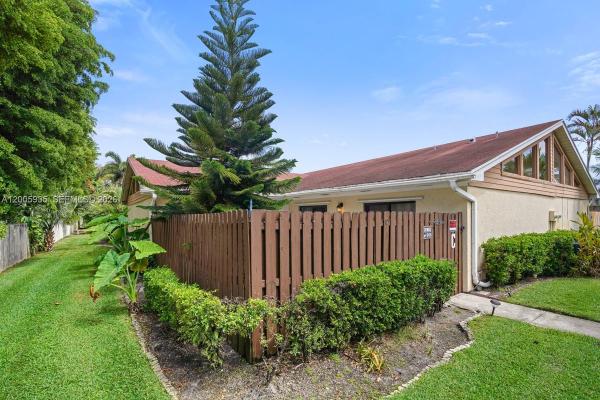 Westchester Townhouses, 4397 Woodstock Dr #C, West Palm Beach, Florida 33409, image 1