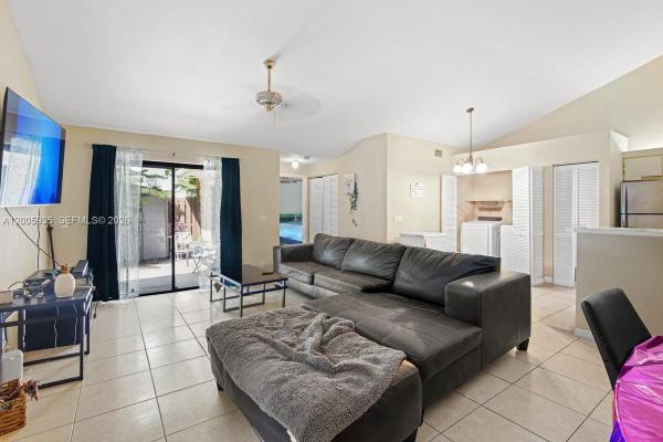 Westchester Townhouses, 4397 Woodstock Dr #C, West Palm Beach, Florida 33409, image 3