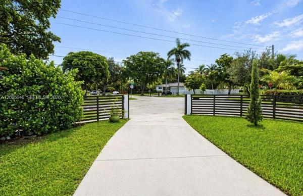 Poincianna Manor, 795 NE 146th St, North Miami, Florida 33161, image 1