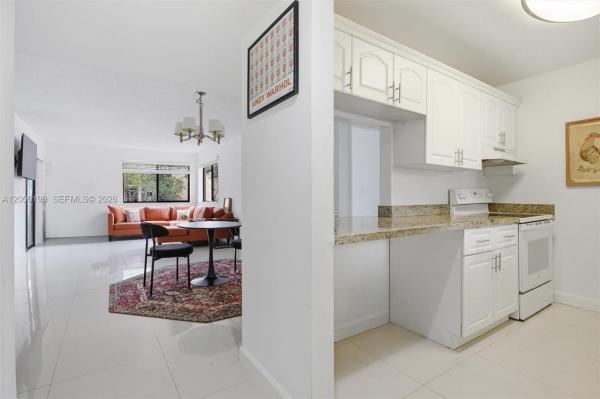 Racquet Club At Bonaventure, 183 Lakeview Dr #102, Weston, Florida 33326, image 1