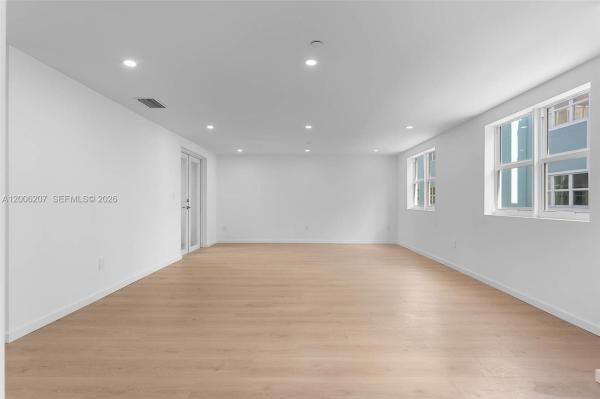 Villaggio Treviso, 824 SE 12th Ct #828, Fort Lauderdale, Florida 33316, image 2