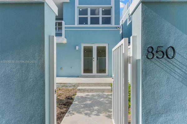 Villaggio Treviso, 824 SE 12th Ct #850, Fort Lauderdale, Florida 33316, image 2
