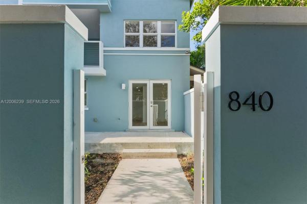 Villaggio Treviso, 824 SE 12th Ct #840, Fort Lauderdale, Florida 33316, image 2