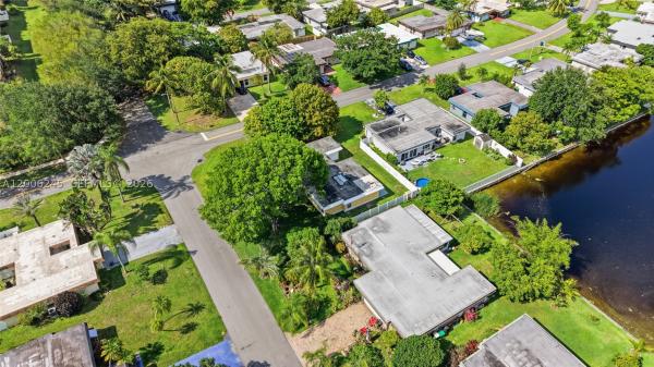 Vanguard Village 15, Tamarac, Florida 33321, image 2