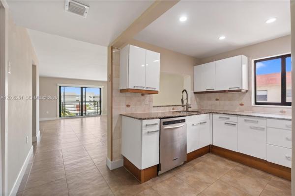 Frances, 7801 Abbott Ave #508, Miami Beach, Florida 33141, image 3
