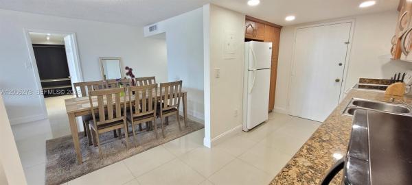 Del Prado South Towers, 18011 Biscayne Blvd #402-1, Aventura, Florida 33160, image 2