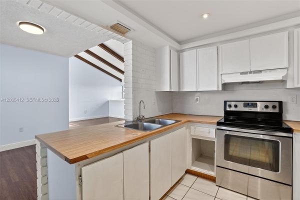 Indian Lake Village, 10302 NW 9th Street Cir #204, Fountainebleau, Florida 33172, image 1