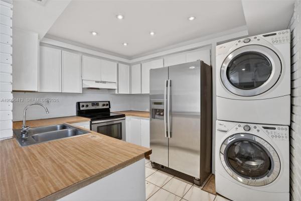 Indian Lake Village, 10302 NW 9th Street Cir #204, Fountainebleau, Florida 33172, image 3