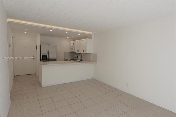 Yolanda Villas, 4550 NW 9th St #305E, Miami, Florida 33126, image 3