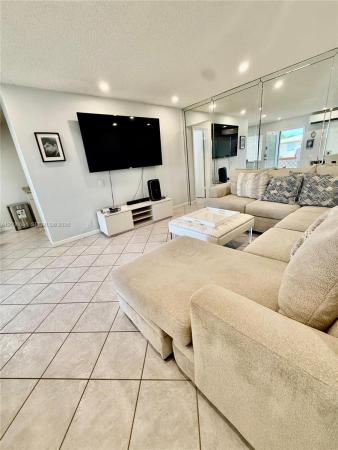 Ro-Len Lake Gardens, 800 SW 11th Ave #19A, Hallandale Beach, Florida 33009, image 2