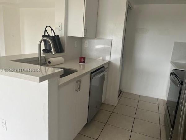 Kendall Lake Towers, 15231 SW 80th St #503, Unincorporated Dade County, Florida 33193, image 2