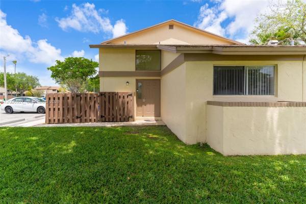 Country Squire Townhomes, 2950 NW 106th Ave #10, Sunrise, Florida 33322, image 1