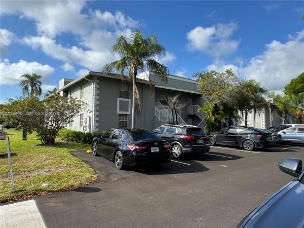 471 NE 210th Circle Ter #103, Unincorporated Dade County, Florida 33179, image 1