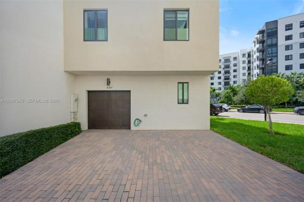8387 NW 43rd St, Doral, Florida 33166, image 1