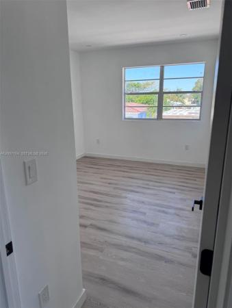 Miami Beach, Florida 33141, image 2