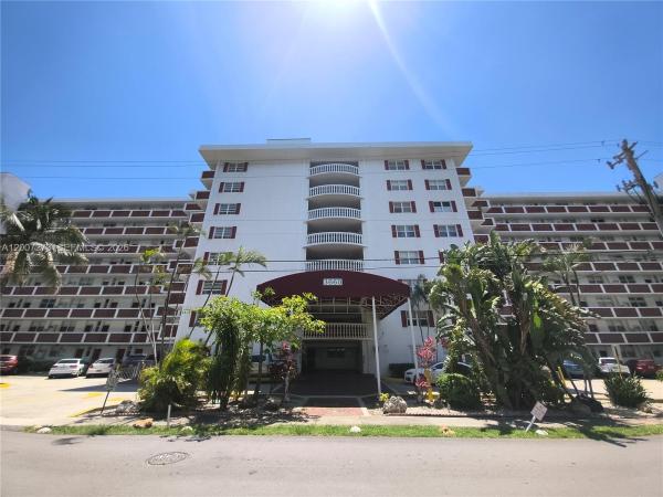 Eastern Shores White House, 3660 NE 166th St #302, North Miami Beach, Florida 33160, image 1