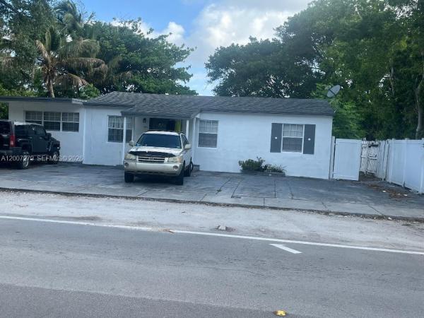 1341 NE 149th St, Unincorporated Dade County, Florida 33161, image 1